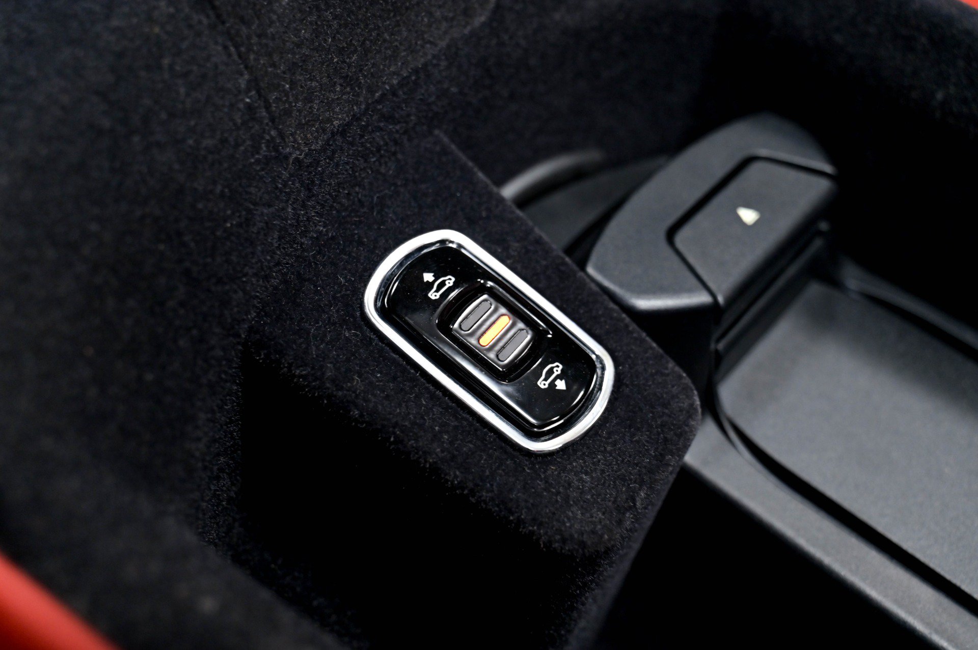 Used 2017 Rolls-Royce Dawn RWD image 64