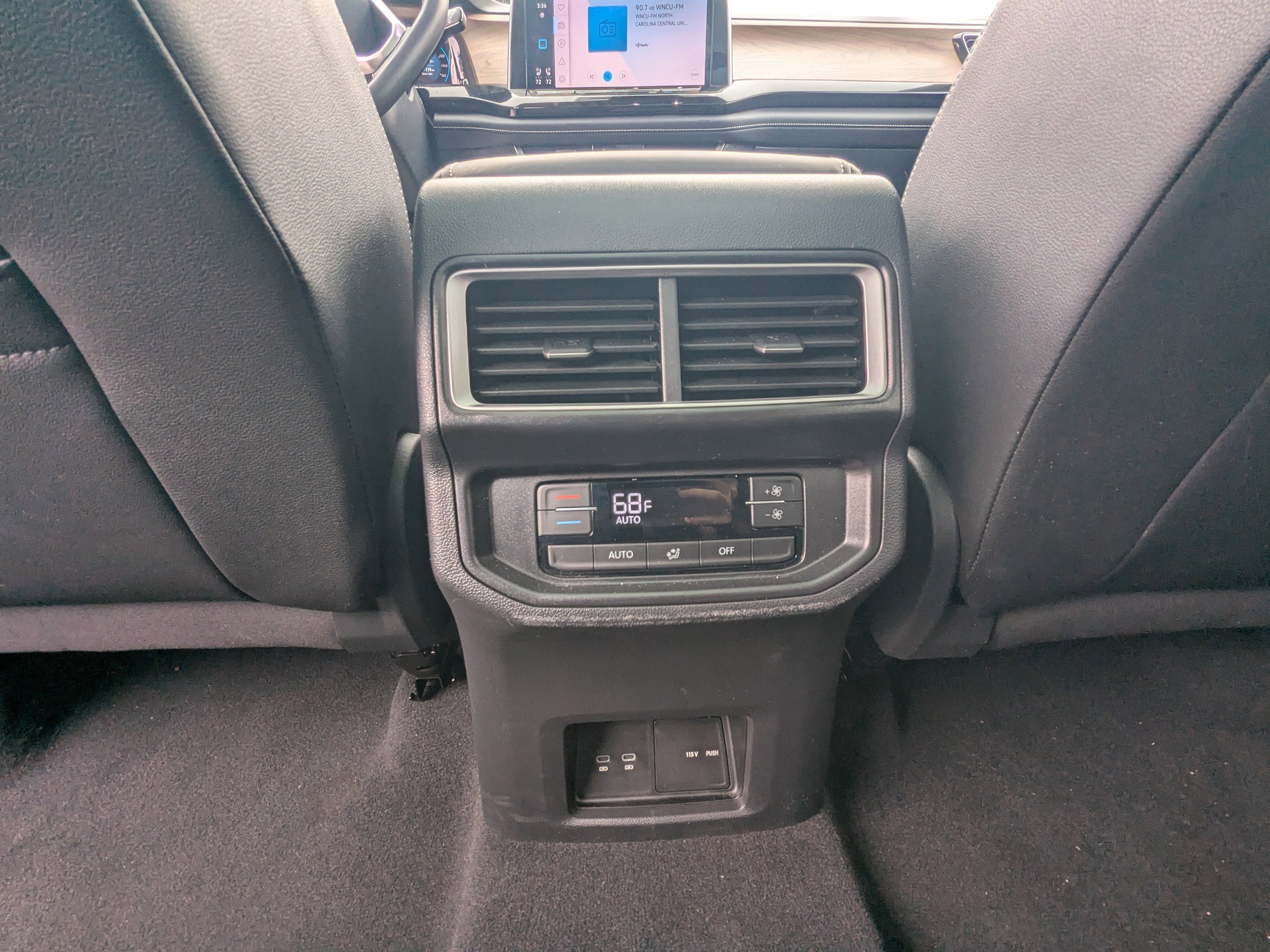 Used 2025 Volkswagen Atlas SE image 14