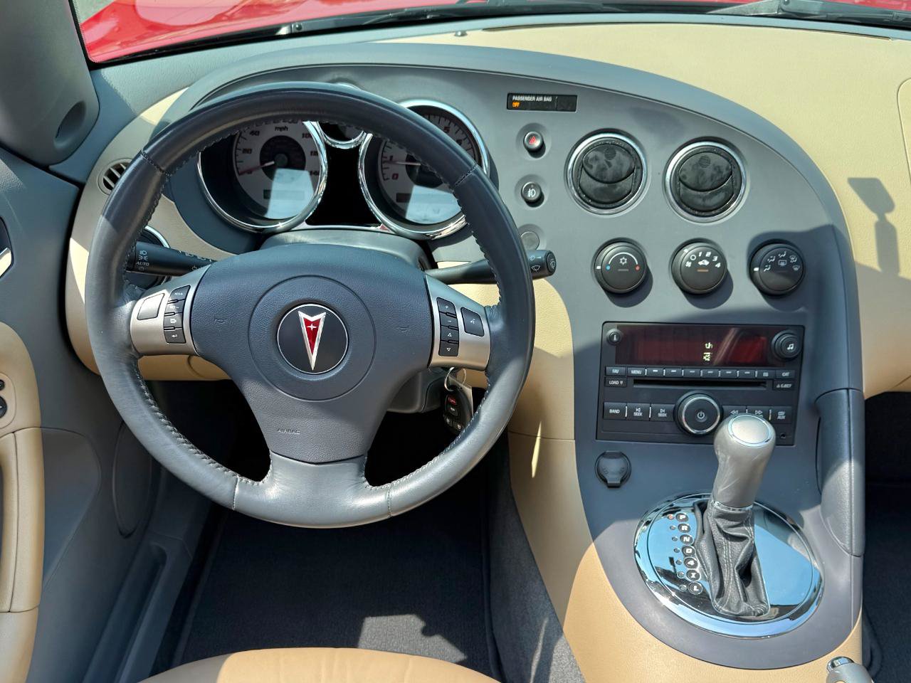 Used 2006 Pontiac Solstice Convertible w/ Premium Package RWD image 10