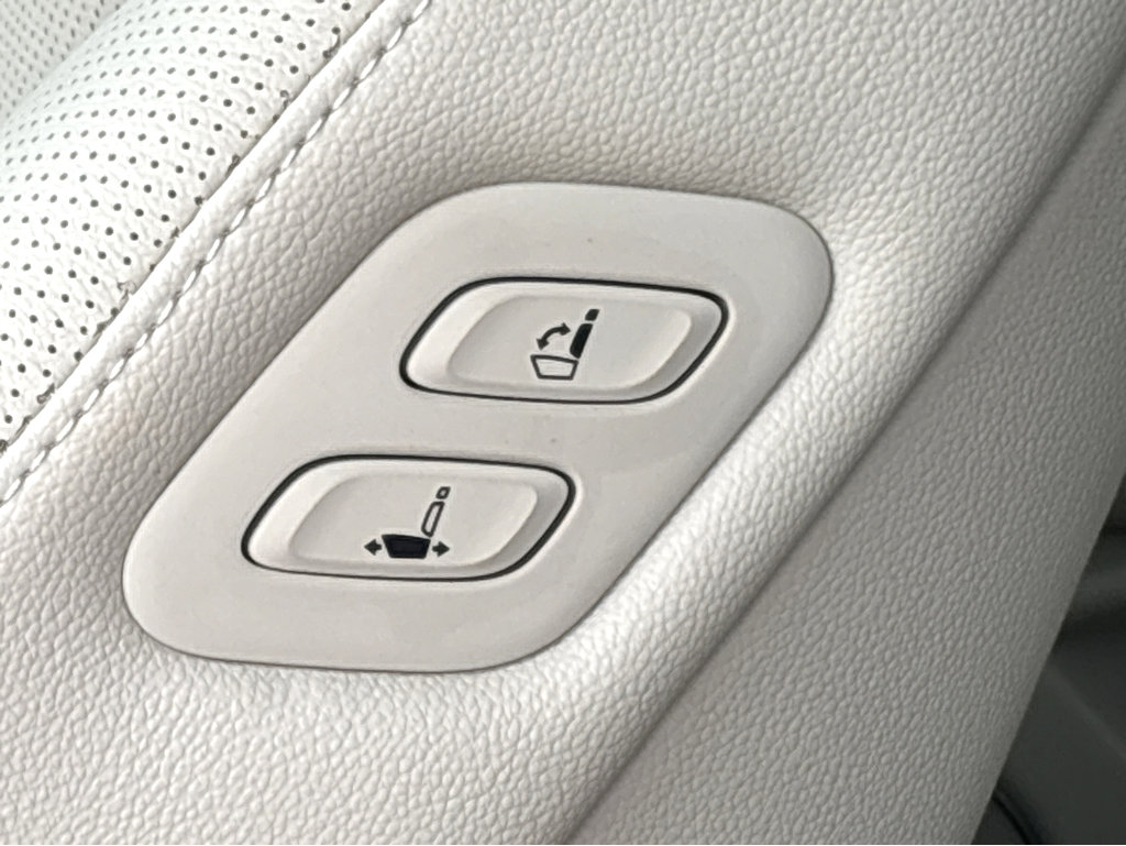 Used 2022 Genesis G80 2.5T w/ Prestige Package image 31