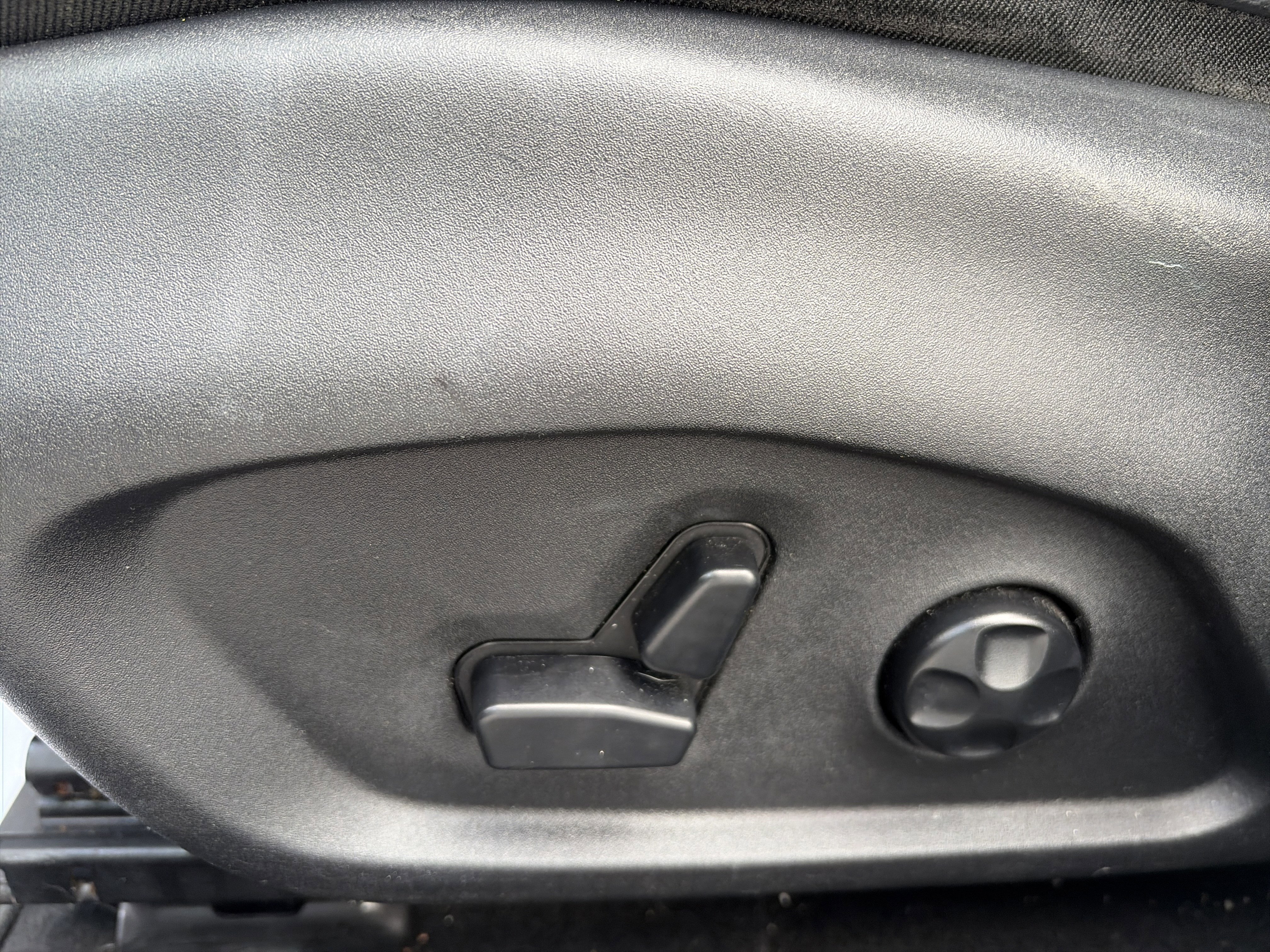 Used 2018 Jeep Compass Limited w/ Navigation Group image 19