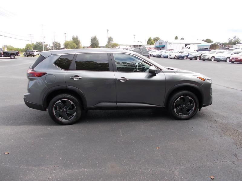 Used 2024 Nissan Rogue SV image 12
