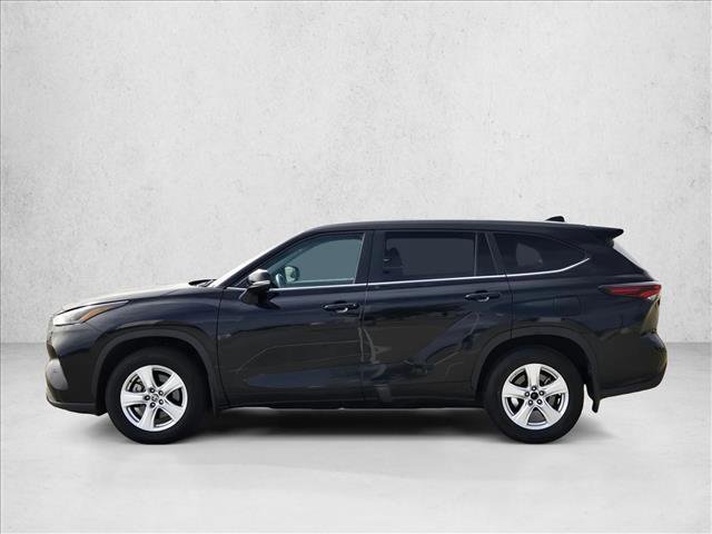 Used 2024 Toyota Highlander LE AWD/4WD image 9