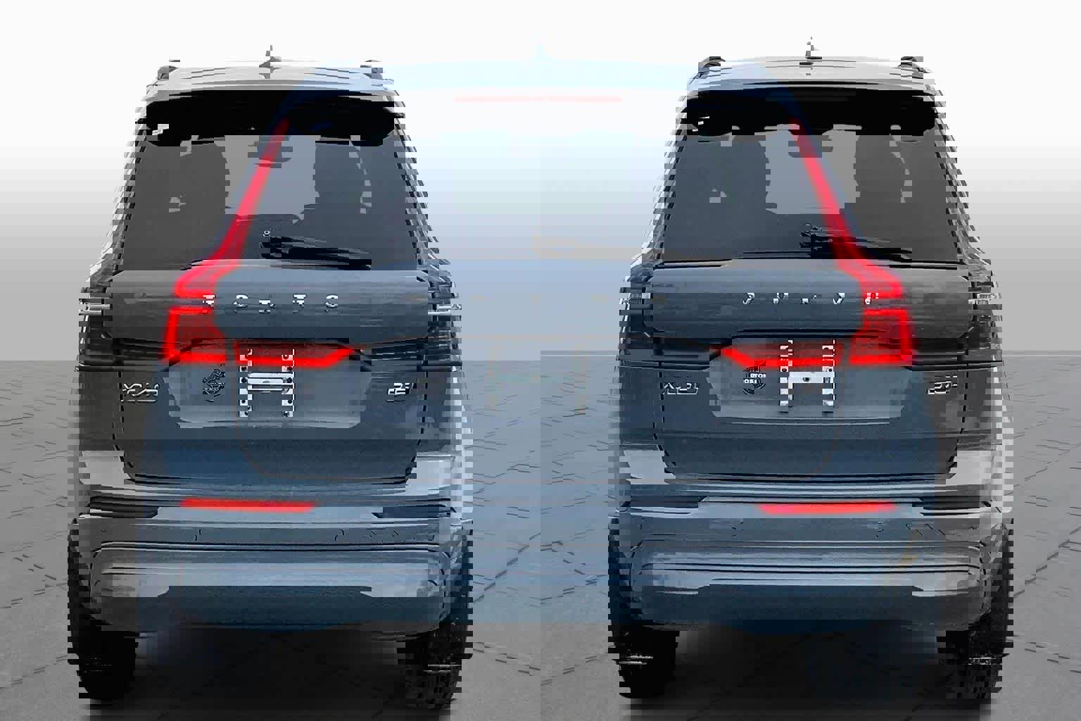 Used 2022 Volvo XC60 B5 Momentum w/ Climate Package image 5