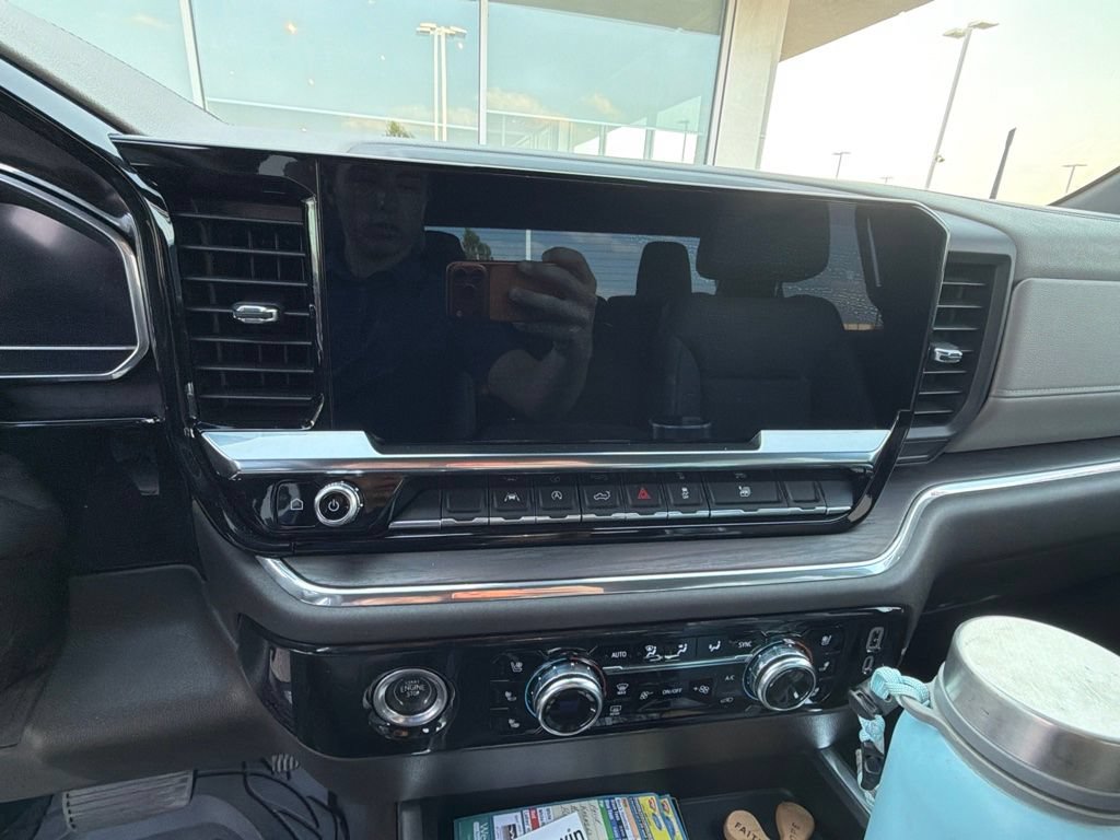Used 2023 GMC Sierra 1500 SLT w/ SLT Premium Package AWD/4WD image 12
