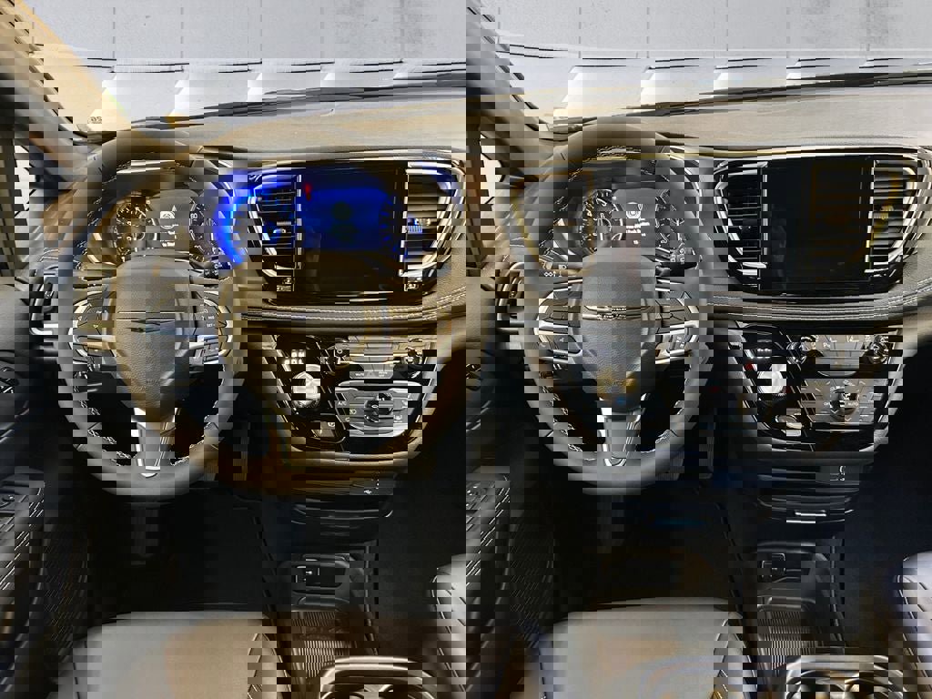 New 2026 Chrysler Pacifica Select image 11