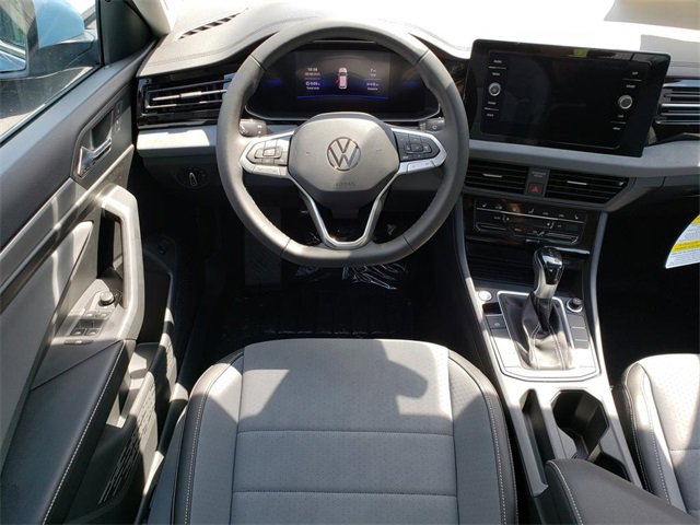 New 2025 Volkswagen Jetta SE w/ Sunroof Package image 10