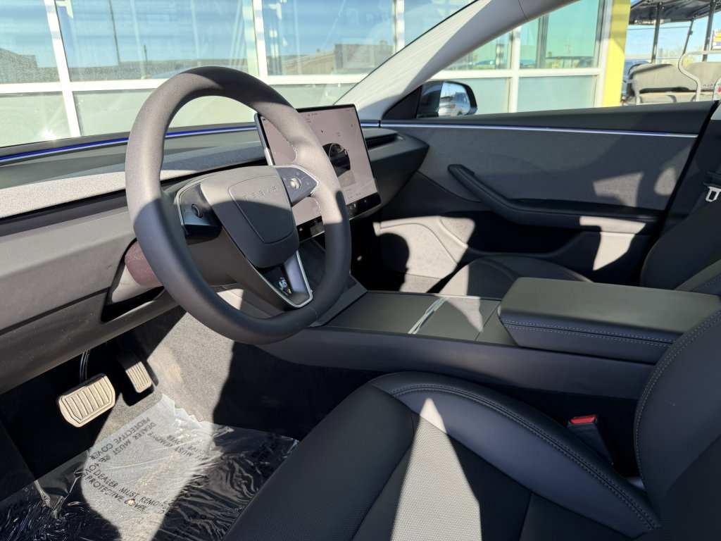 Used 2024 Tesla Model 3 image 35