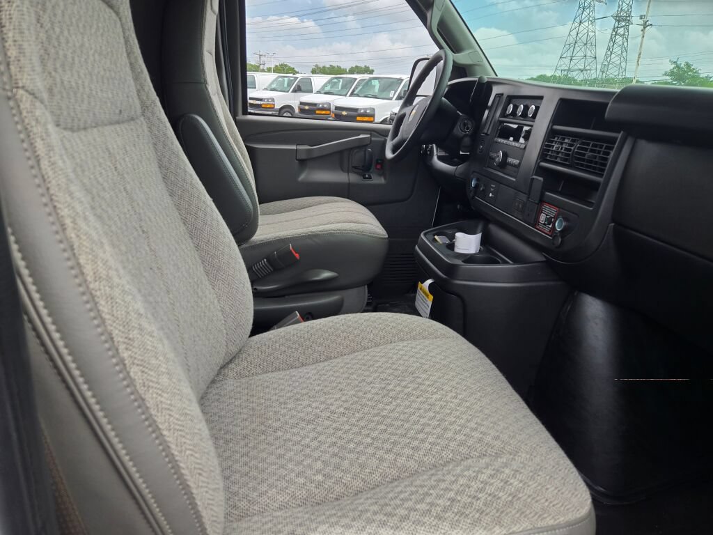 New 2026 Chevrolet Express 2500 Extended w/ Driver Convenience Package RWD image 4