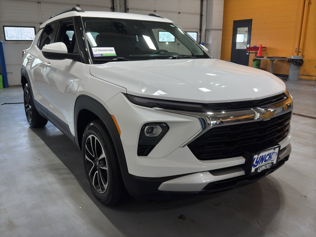 Used 2025 Chevrolet TrailBlazer LT AWD/4WD image 7