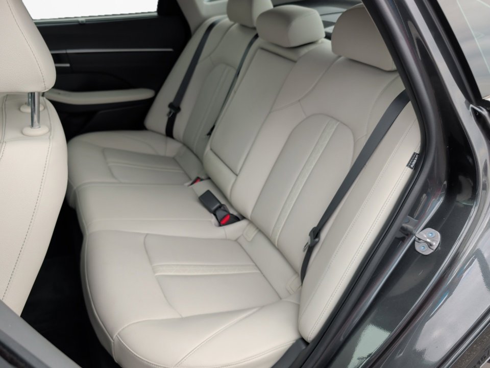 Certified 2025 Hyundai Sonata Limited FWD image 12