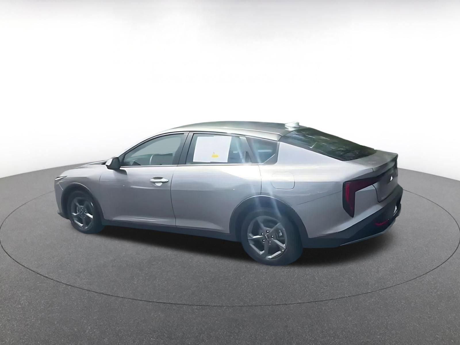 Used 2025 Kia K4 LXS image 8