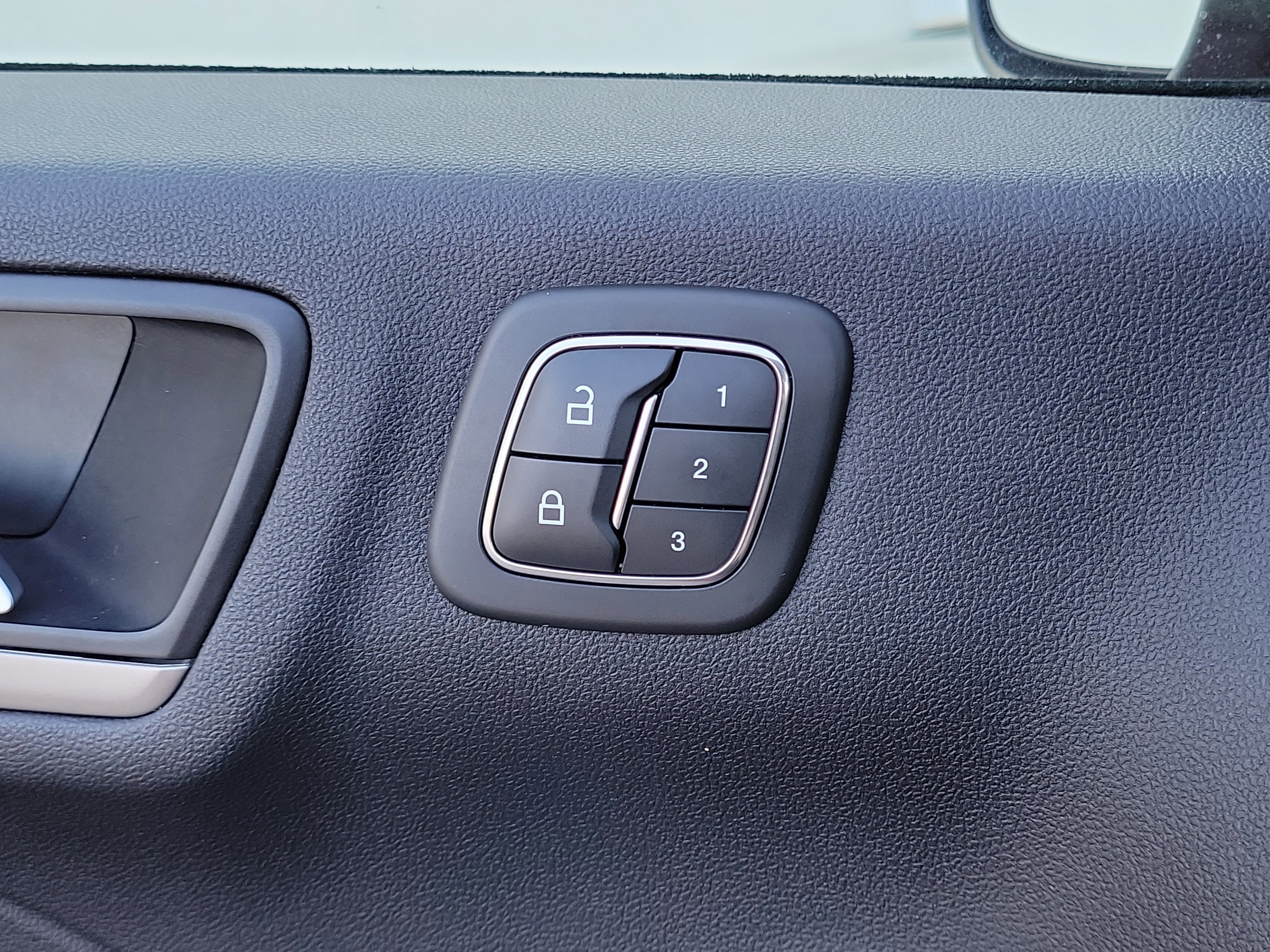 Used 2022 Ford Escape SEL w/ Technology Package image 27