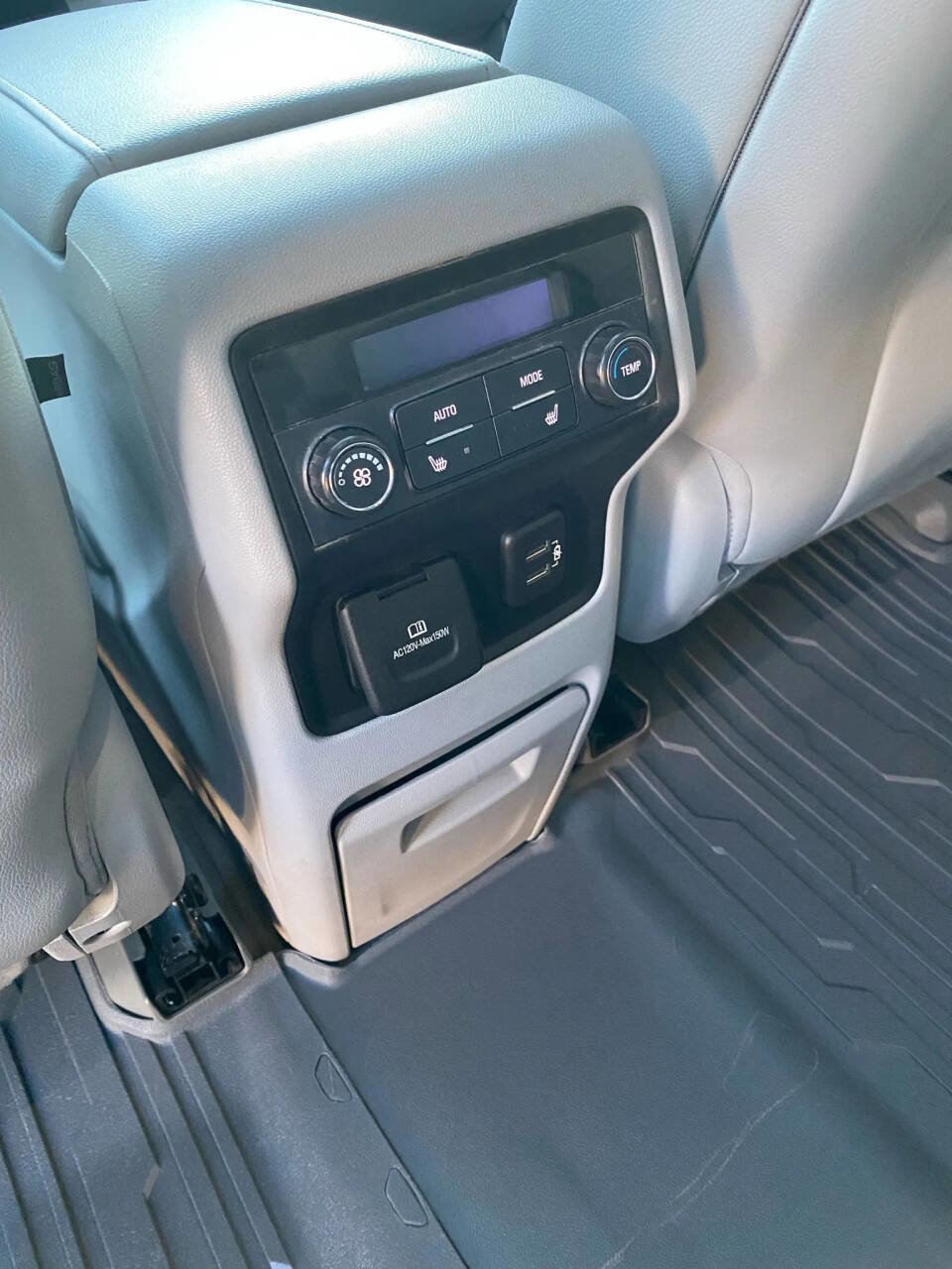 Used 2018 GMC Acadia SLT w/ LPO, Floor Liner Package image 28