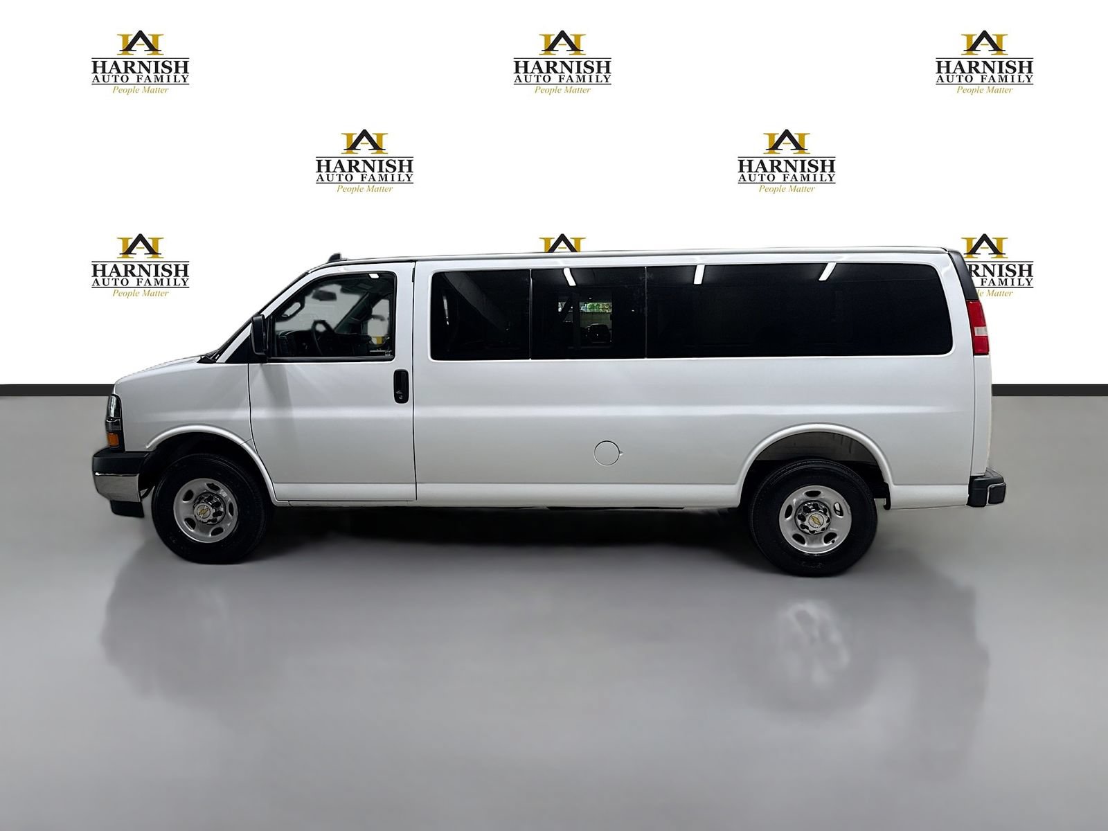 Used 2025 Chevrolet Express 3500 LT w/ LT Preferred Equipment Group RWD image 10