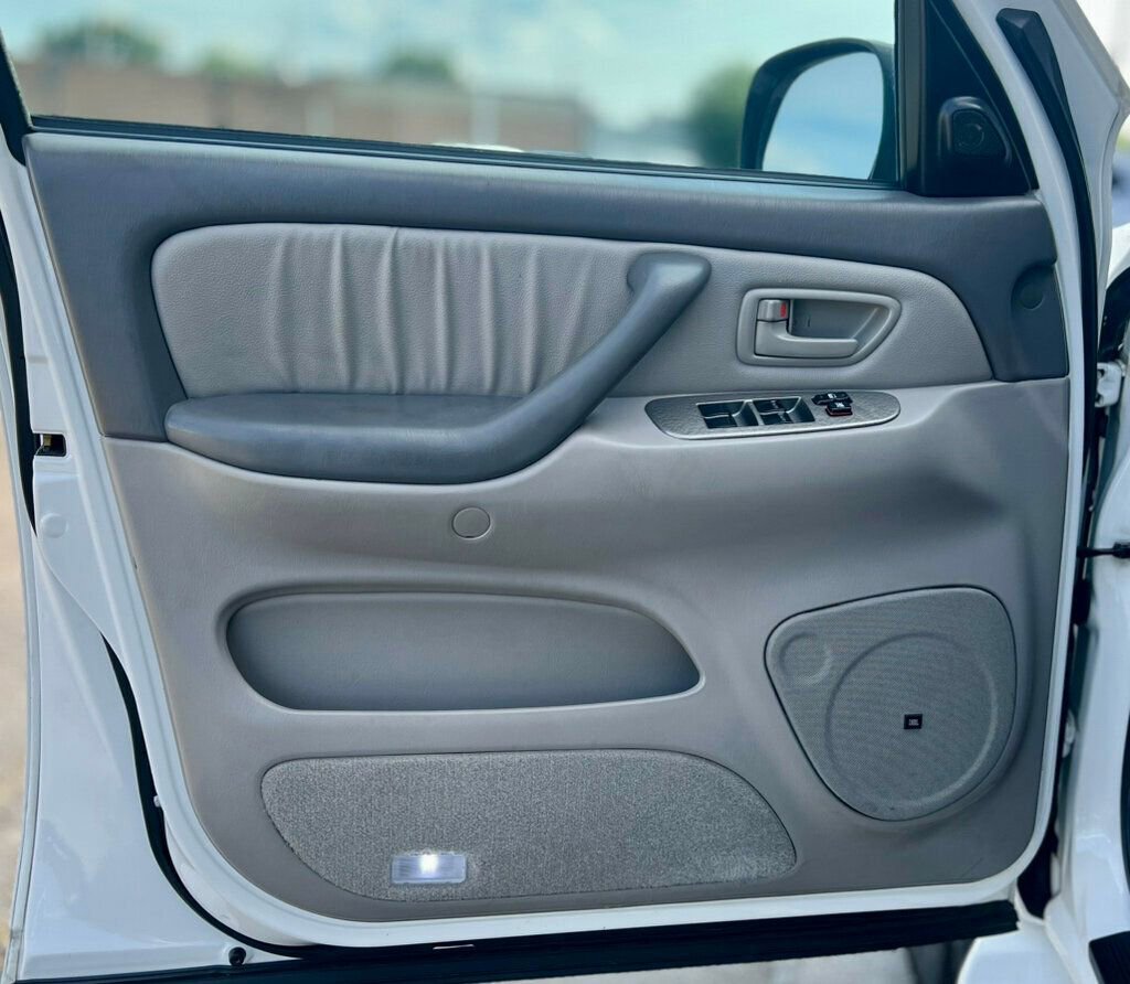 Used 2003 Toyota Sequoia Limited image 11