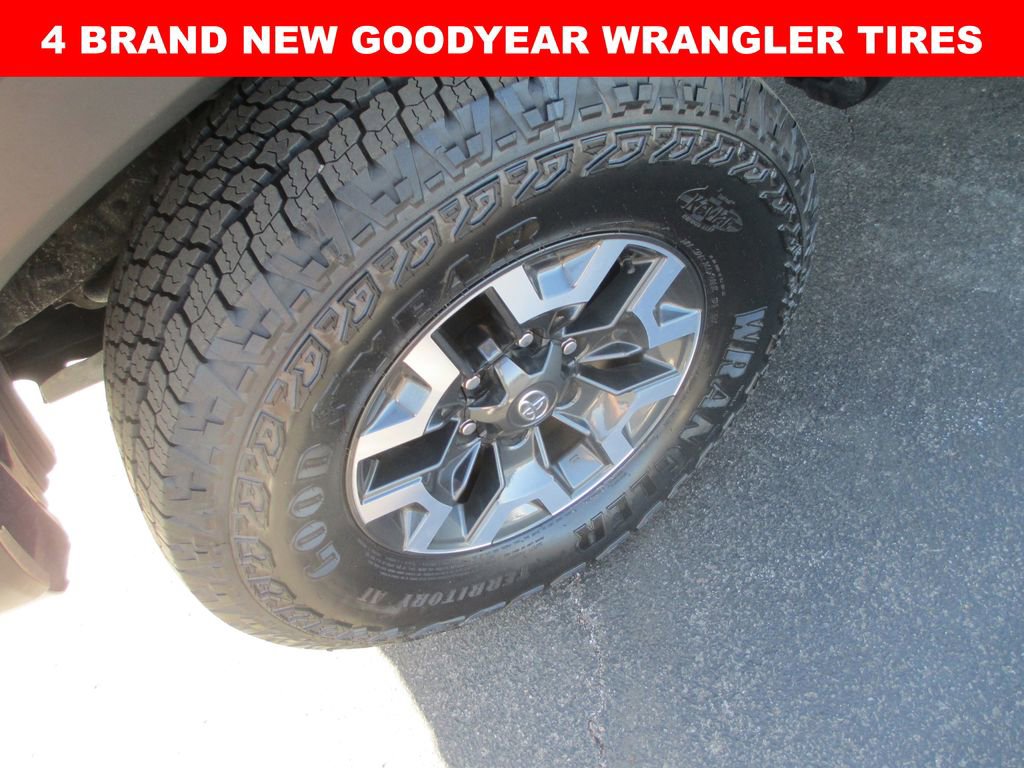 Used 2023 Toyota Tacoma TRD Off-Road w/ TRD Premium Off Road Package AWD/4WD image 4
