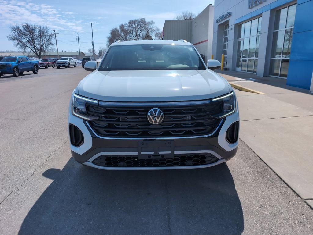 Used 2025 Volkswagen Atlas Cross Sport SE image 3