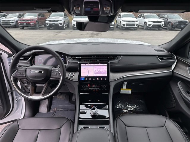 New 2025 Jeep Grand Cherokee Limited image 11
