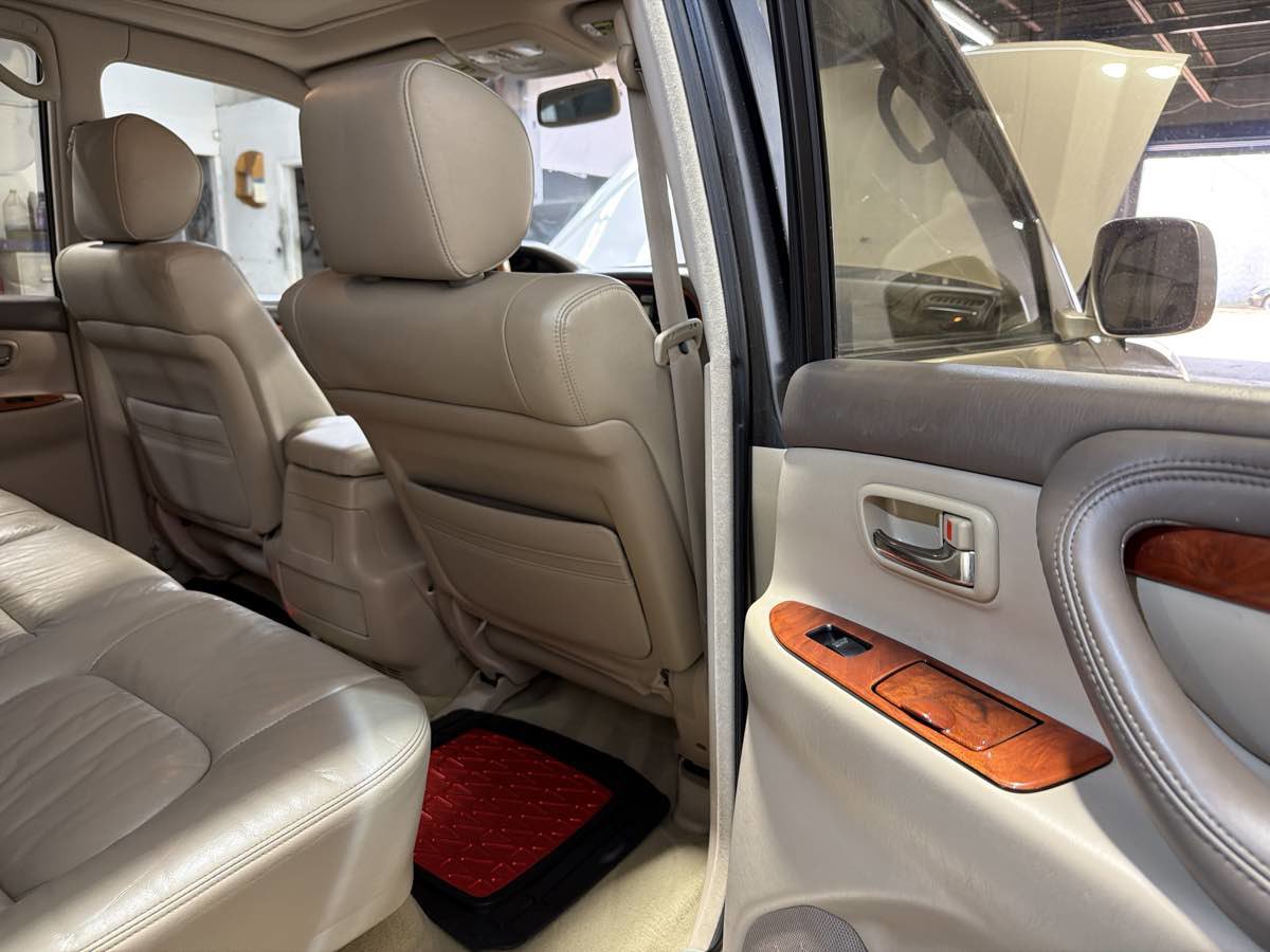 Used 2000 Lexus LX 470 4WD image 25