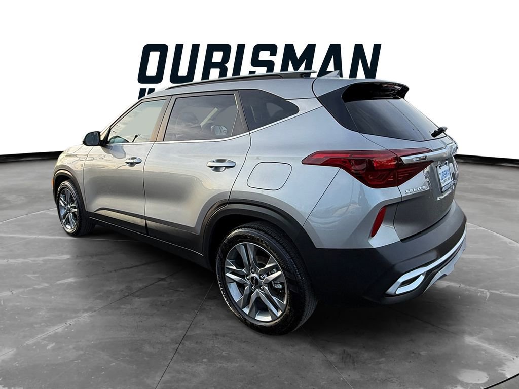 Certified 2022 Kia Seltos S image 4