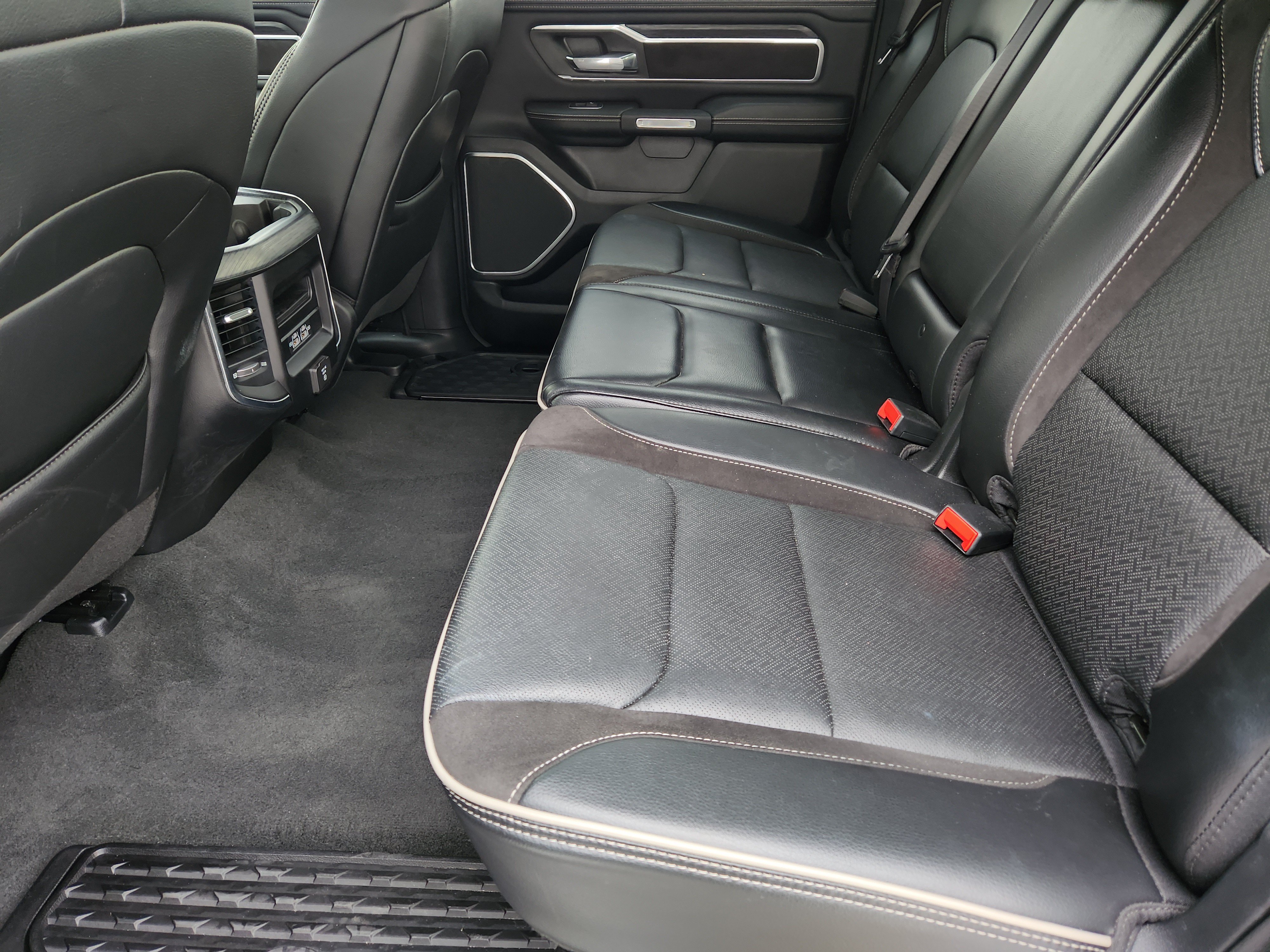 Used 2023 RAM 1500 Laramie AWD/4WD image 33