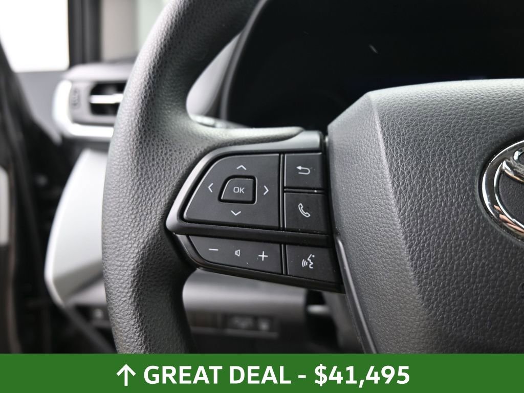 Used 2025 Toyota Sienna LE image 25