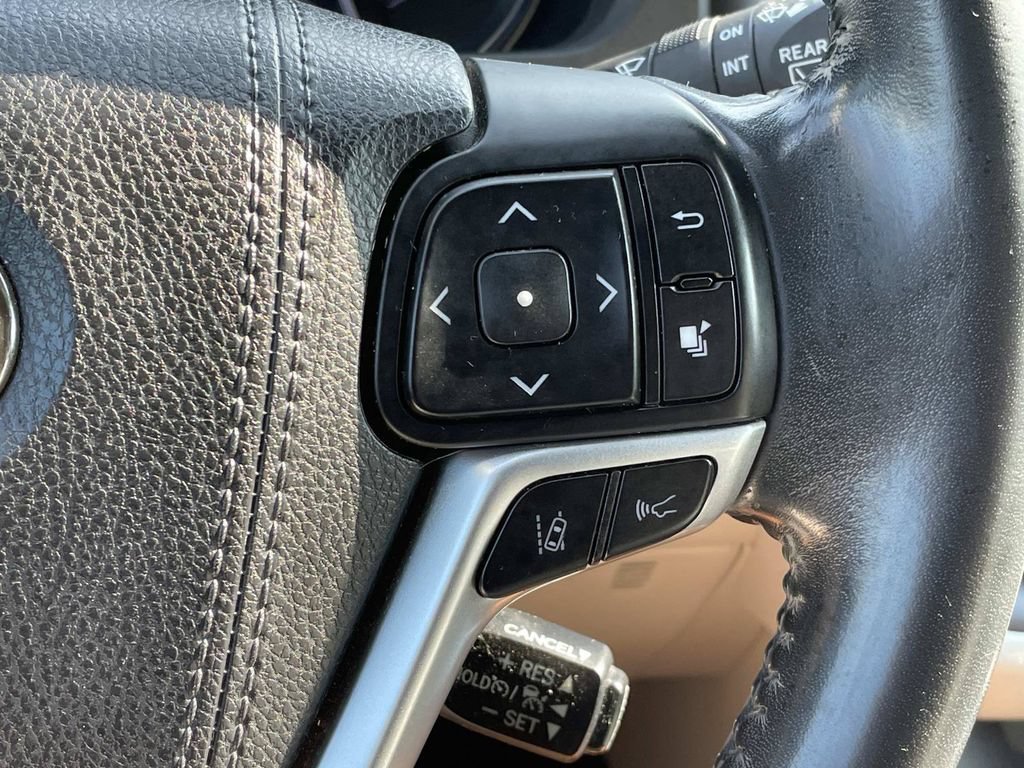 Used 2018 Toyota Highlander XLE FWD image 31