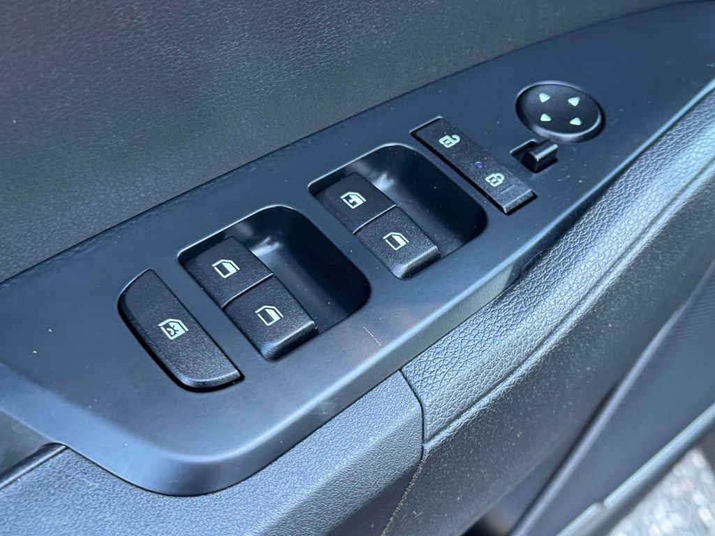 Used 2023 Kia Sportage LX image 16