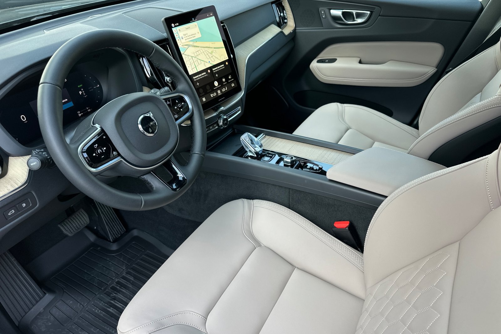 New 2026 Volvo XC60 T8 Plus w/ Climate Package PRO AWD/4WD image 10