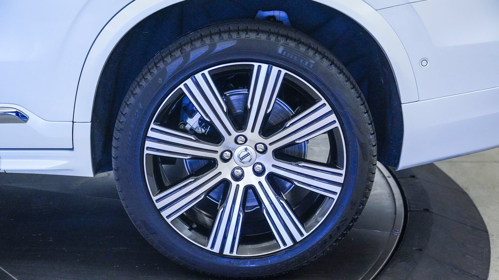 Certified 2024 Volvo XC90 T8 Plus w/ Protection Package Premier AWD/4WD image 11