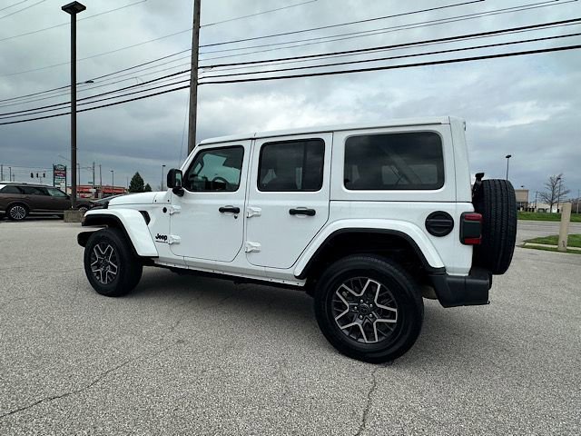 Used 2025 Jeep Wrangler Sahara image 3