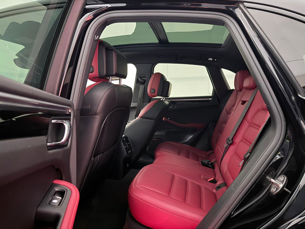 Used 2018 Porsche Macan GTS image 26