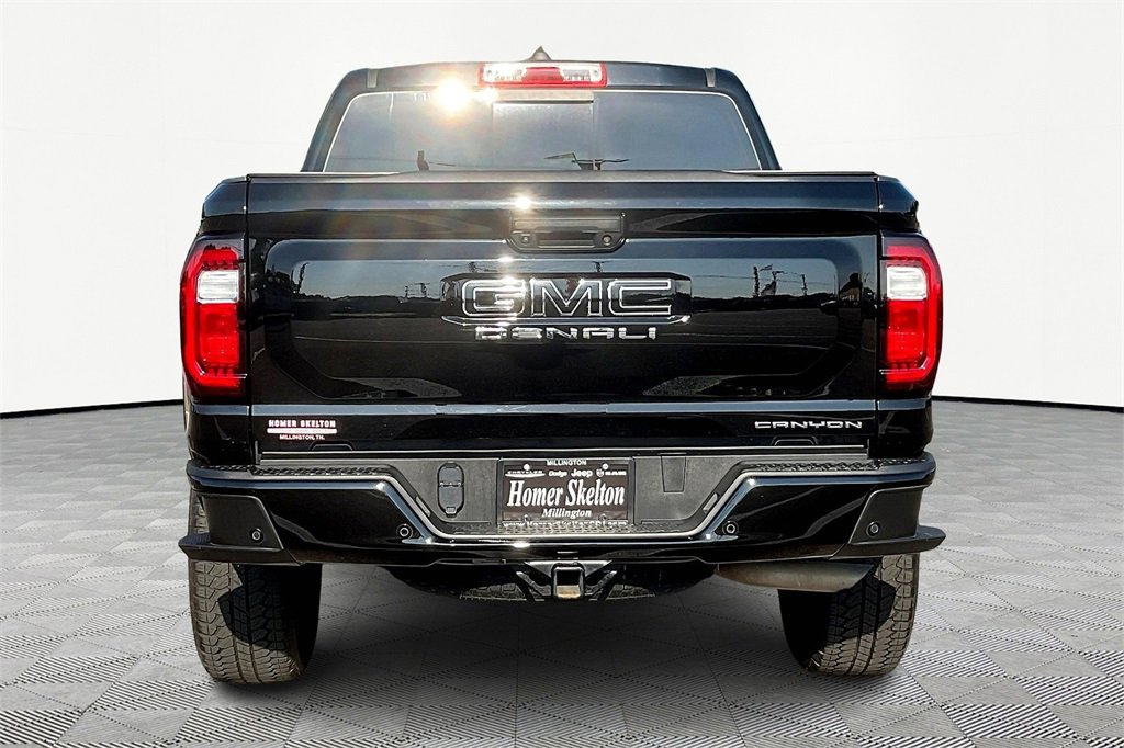 Used 2023 GMC Canyon Denali image 4