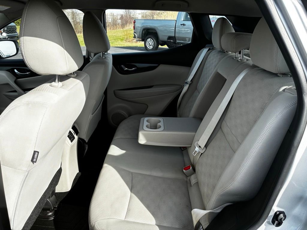 Used 2018 Nissan Rogue Sport SV w/ SV Technology Package image 39