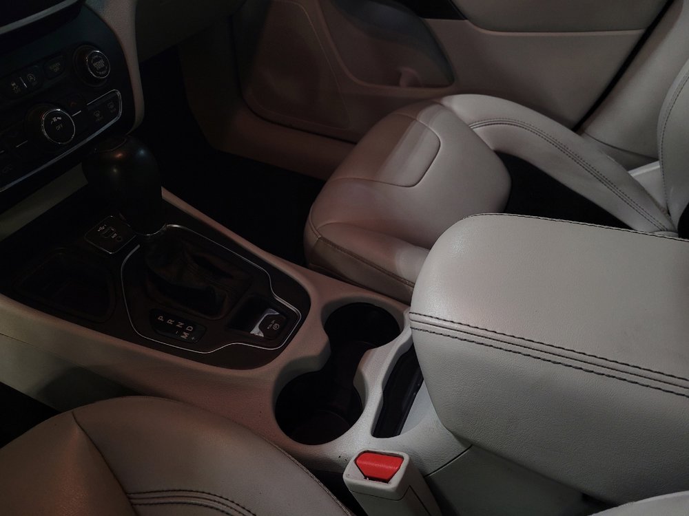 Used 2020 Jeep Cherokee Latitude Plus FWD image 26