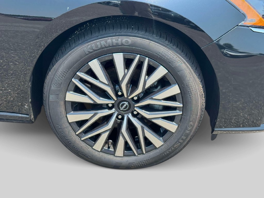 Used 2025 Nissan Altima 2.5 SV FWD image 8