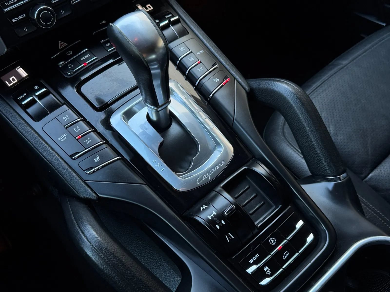 Used 2011 Porsche Cayenne AWD/4WD image 38