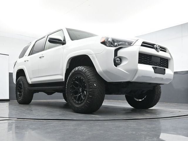 Used 2022 Toyota 4Runner SR5 AWD/4WD image 27