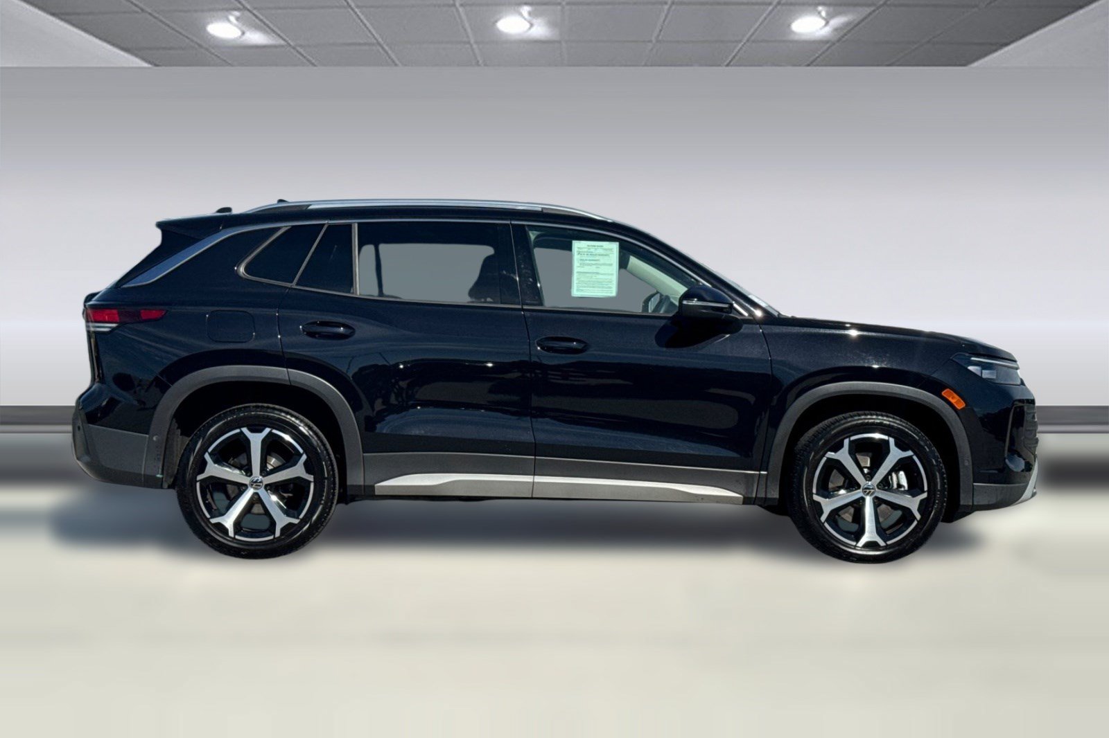 Used 2026 Volkswagen Tiguan SE AWD/4WD image 8