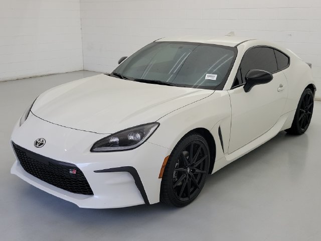 Used 2025 Toyota GR86 Premium RWD image 3