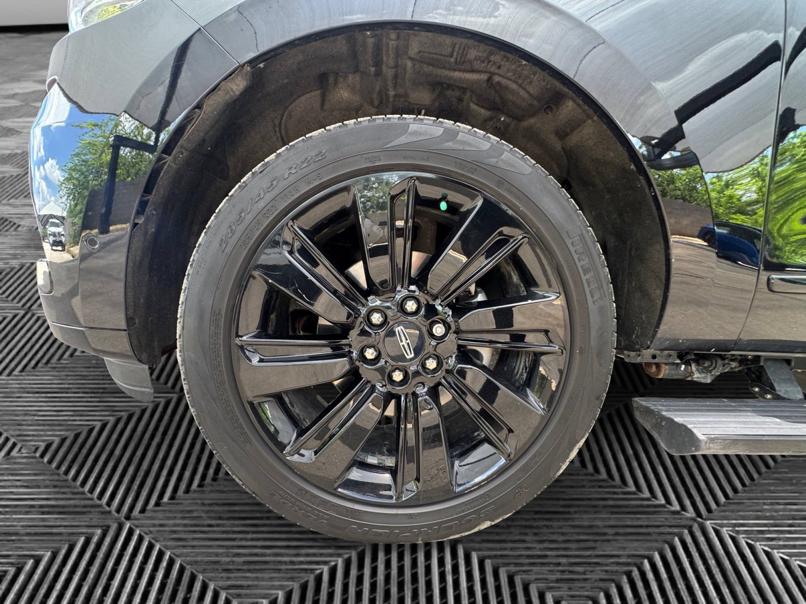 Used 2023 Lincoln Navigator Reserve AWD/4WD image 9