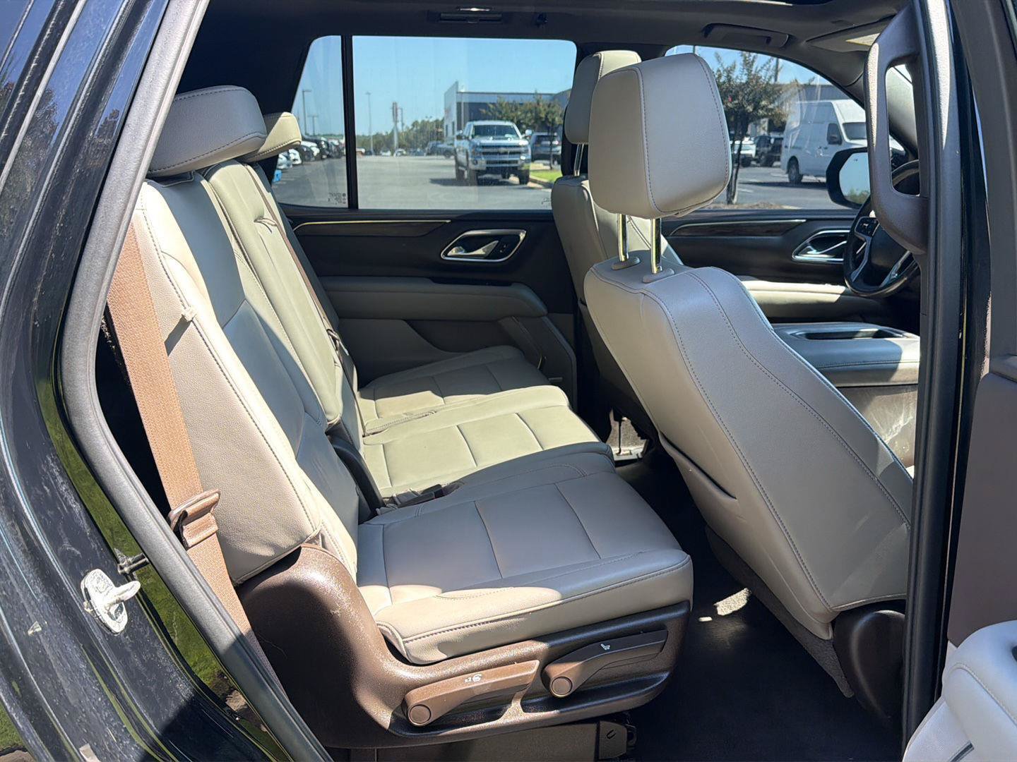 Used 2021 Chevrolet Tahoe Z71 w/ Z71 Signature Package AWD/4WD image 13