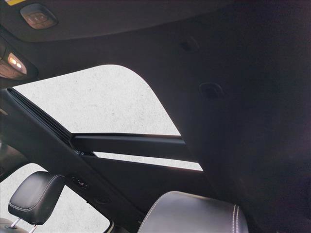 Used 2025 Chrysler Pacifica Limited image 16