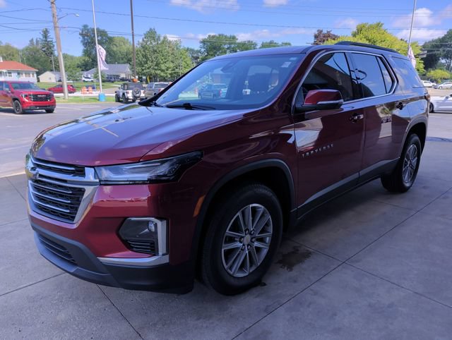 Used 2023 Chevrolet Traverse LT FWD image 2