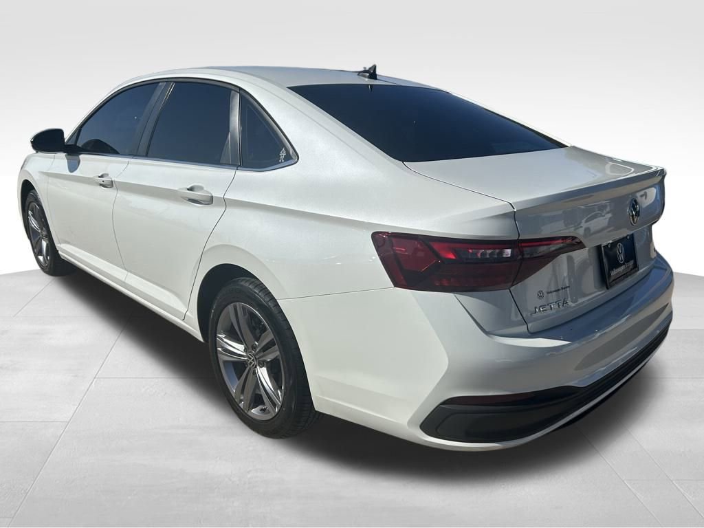 Used 2023 Volkswagen Jetta SE image 6