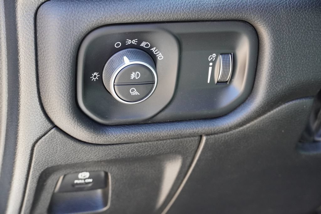 Used 2024 RAM 1500 Big Horn AWD/4WD image 21