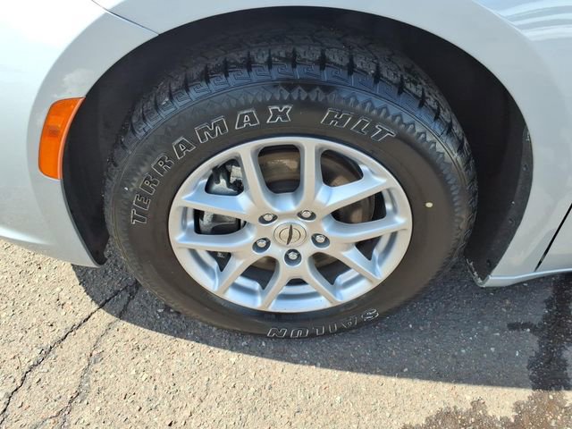 Used 2024 Chrysler Pacifica Touring-L FWD image 9