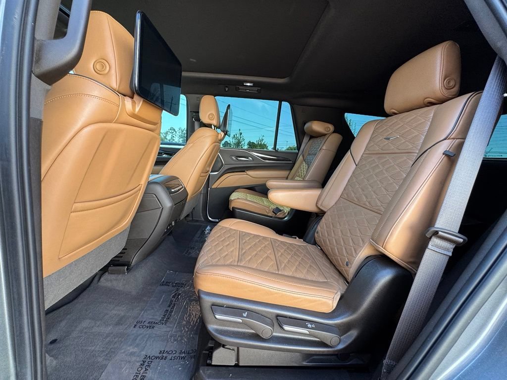 Used 2021 Cadillac Escalade Premium Luxury AWD/4WD image 34