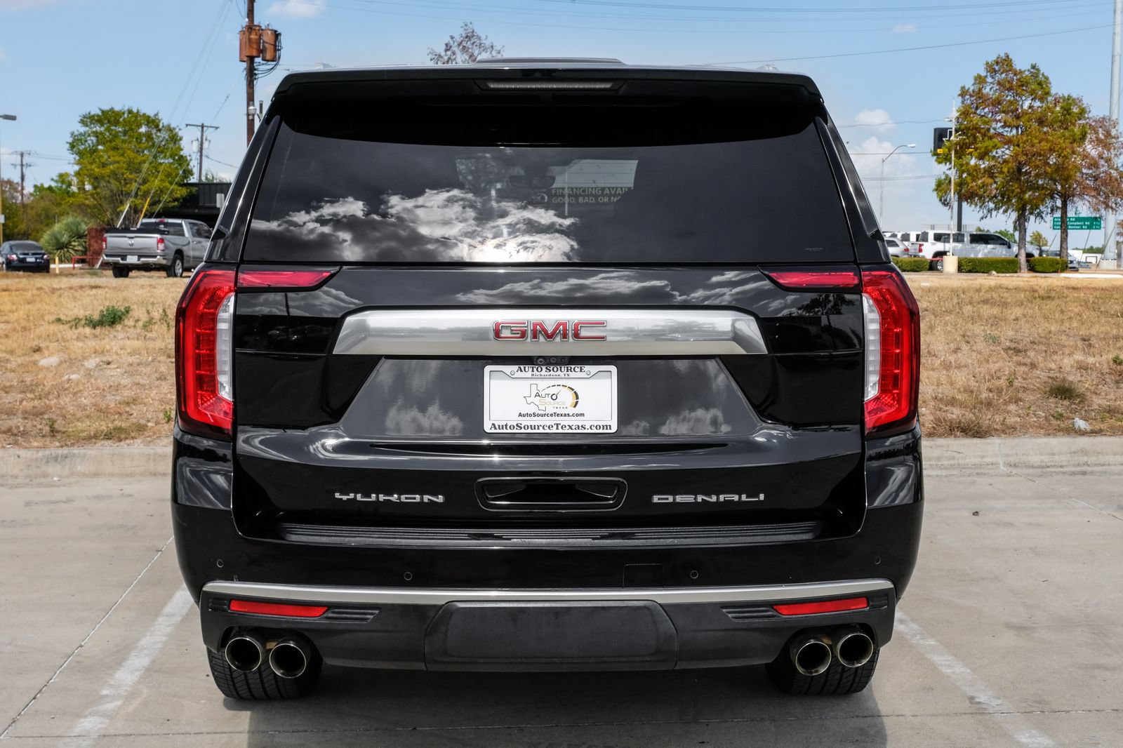 Used 2021 GMC Yukon XL Denali w/ Denali Premium Package RWD image 15